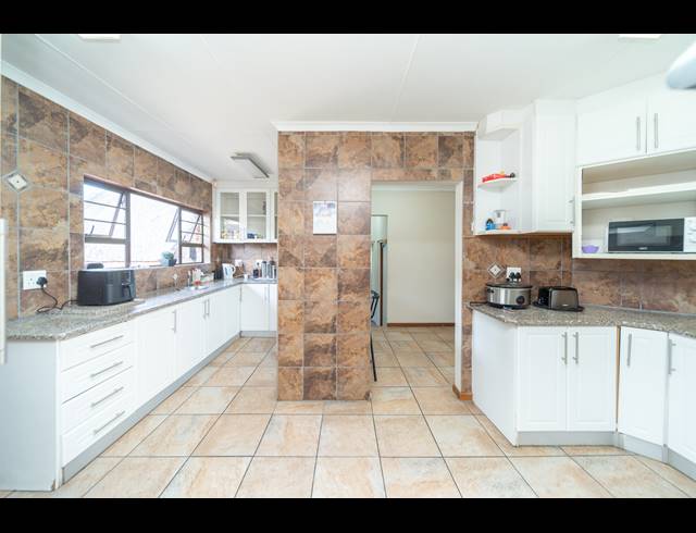 4 BEDROOM HOUSE FOR SALE IN DORCHESTER HEIGHTS